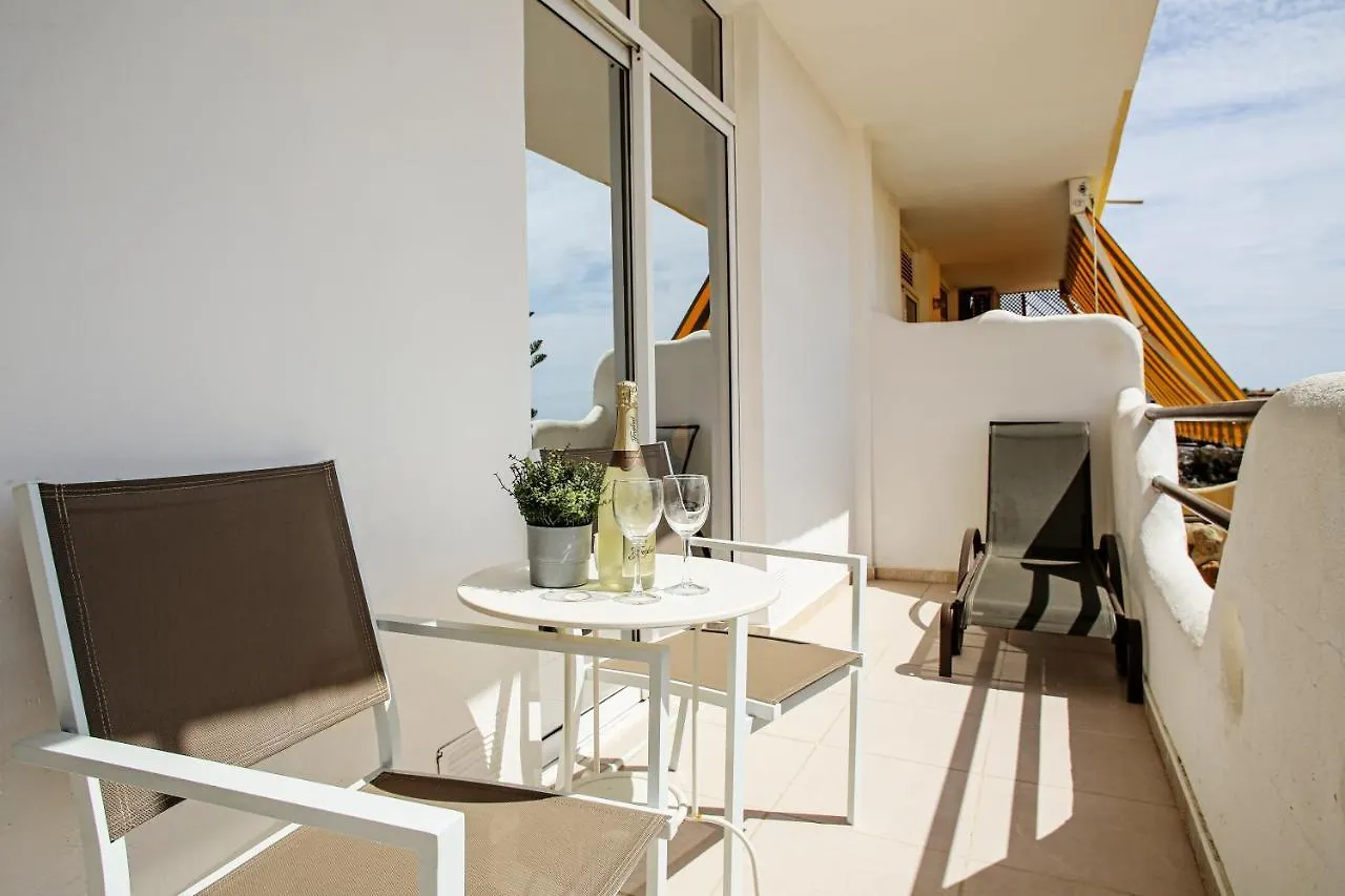 Cozy 1 Bedroom Flat With Pool In Playa Paraiso, Marina Palace 425 Costa Adeje  Apartman