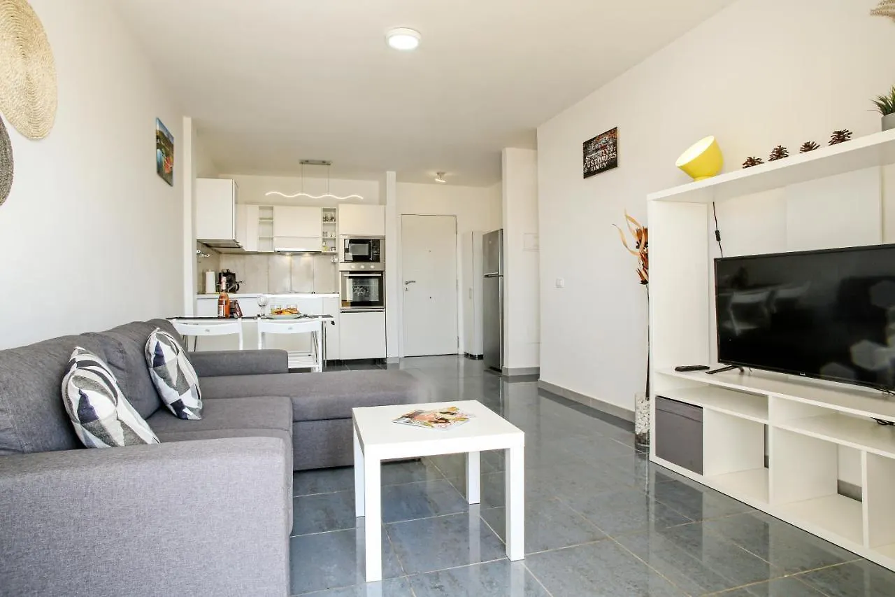 Cozy 1 Bedroom Flat With Pool In Playa Paraiso, Marina Palace 425 Costa Adeje  0*, Costa Adeje (Tenerife)